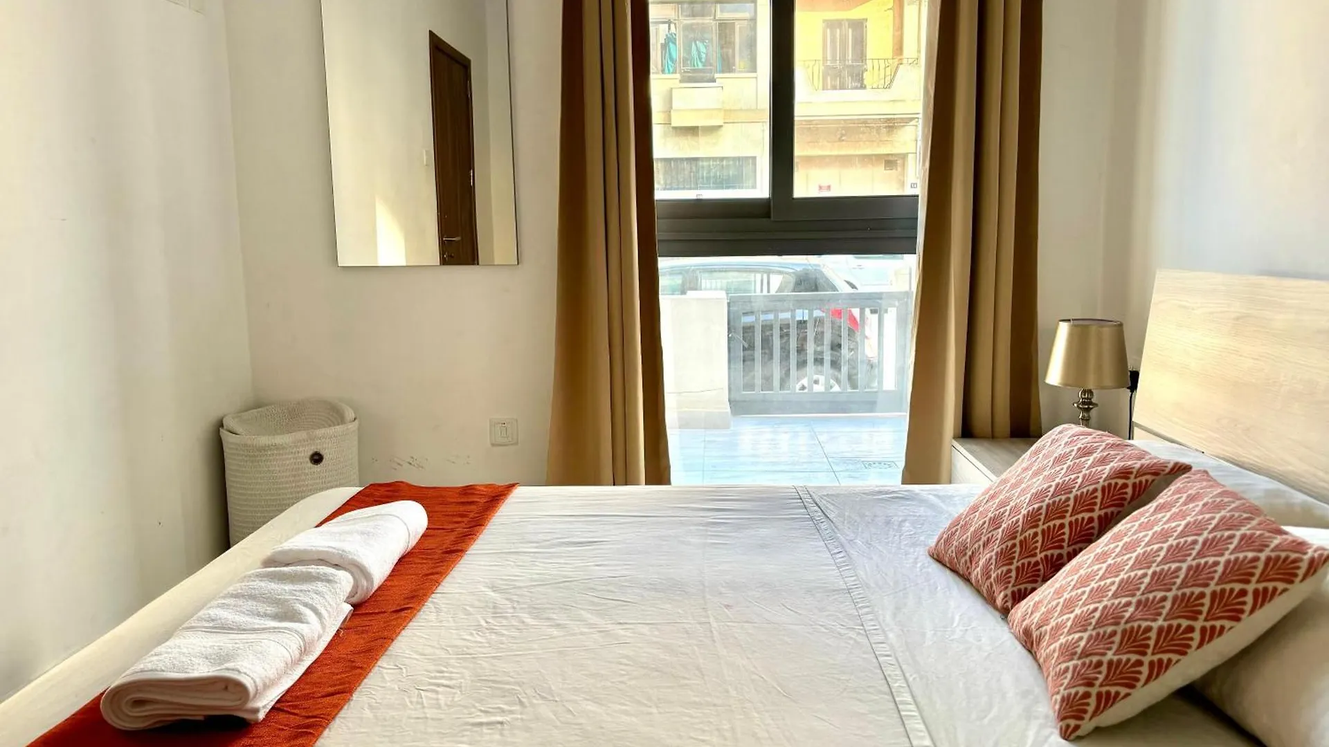 Homestay Cozy And Bright Central Room, Shared Flat Msida