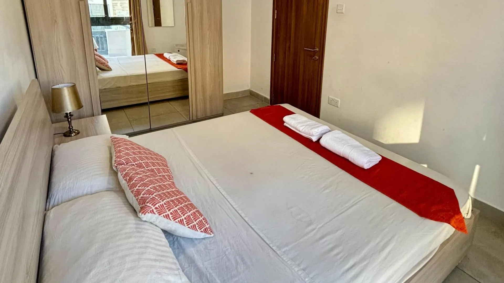 Homestay Cozy And Bright Central Room, Shared Flat Msida